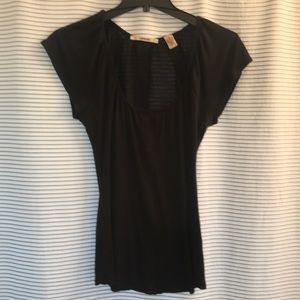 Black low cut tee
